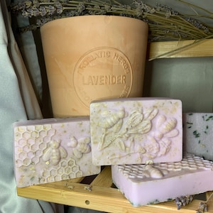Organic Lavender & Oatmeal Soap Bar – Shea Butter Moisturizing Handmade Soap for Sensitive Skin