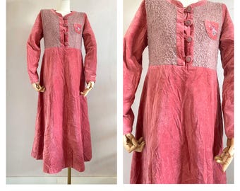 Vintage jaren 1970 fluweel en wol perzikkleurige jurk maat s - vintage roze fluwelen jurk - vintage jaren 70 geborduurde jurk - vintage fluwelen jurk