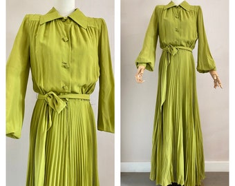Vintage 70s crepe silk green plissé dress - 1970s chiffon maxi robe with belt