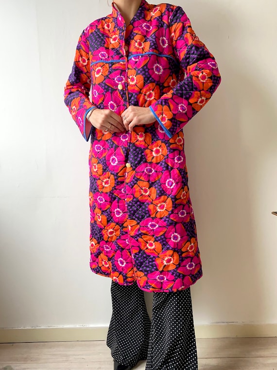 Vintage 1960's quilted housecoat with retro floral
