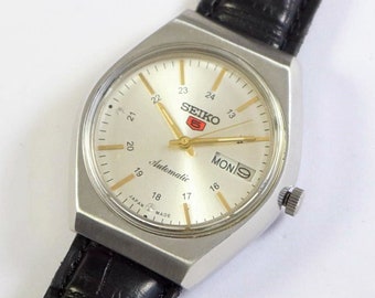 montre-bracelet pour homme japonaise Seiko 5 automatique vintage rénovée | mécanique | jour jour | acier inoxydable | cadeau homme pour lui | a1028li29