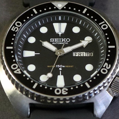 Vintage Seiko 5 Automatic Japan Mens Wrist Watch Red Dial Vintage Seiko 5 Automatic Japan Mens Wrist Watch Red Dial