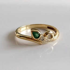 Gold ring 18Kt - 750 - Emerald 0,08 Kt and Cut single Diamond 0,005 - Vintage