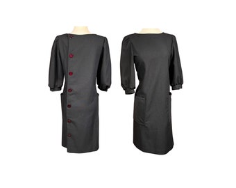 Robe droite noire MOD vintage des années 1960 | Robe noire mod boutonnée dans le dos des années 60, robe mod avec poche sur la hanche des années 60, robe noire chic des années 60