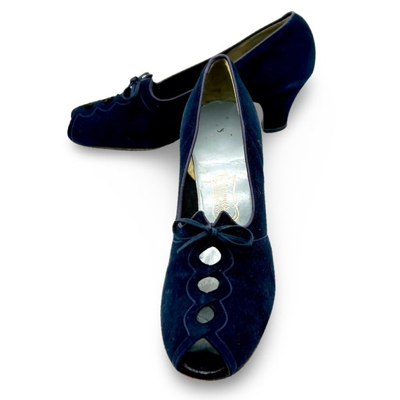 Vintage 1940s pumps, 40s blue suede heels, 40s pe… - image 1