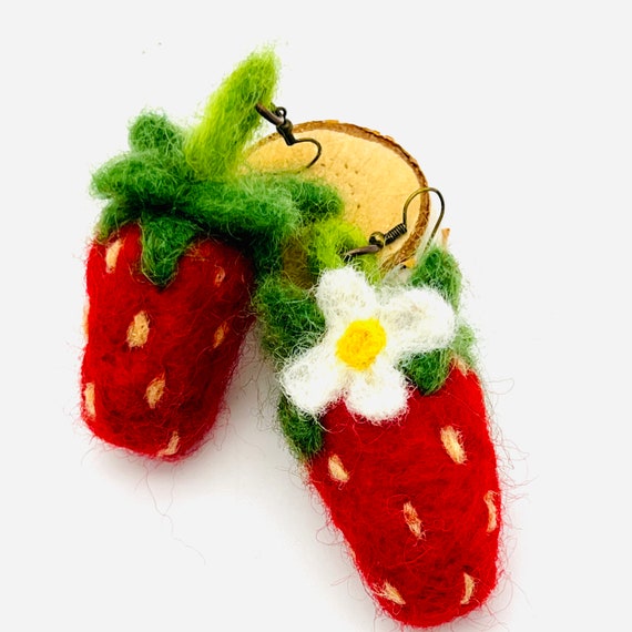 Vintage 1970s handmade Large Needle Felted Strawb… - image 2