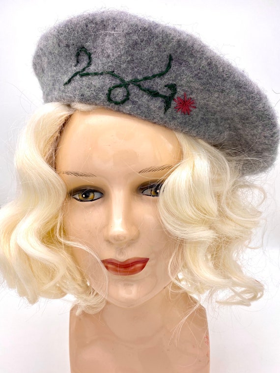 Vintage 1960s Lambs Wool Beret with embroidery ac… - image 2