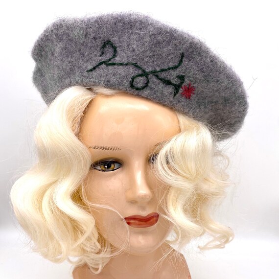 Vintage 1960s Lambs Wool Beret with embroidery ac… - image 10