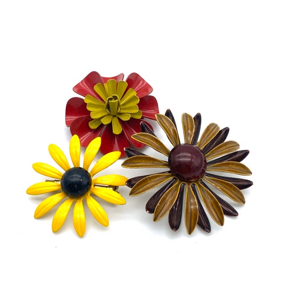 Vintage 1960s Enameled metal Flowers Brooch Lot 3… - image 5