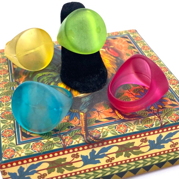 Vintage 1960s Lucite MOD Statement Rings, Authentic 60s Mod Rings 