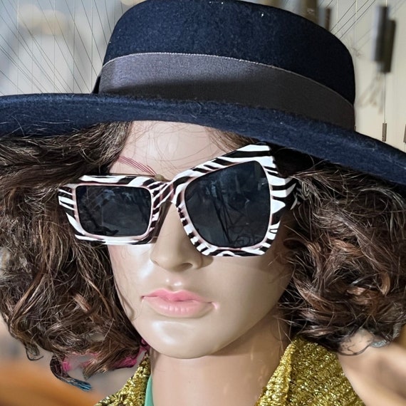 Vintage 1980s sunglasses, asymmetrical 80s sungla… - image 10