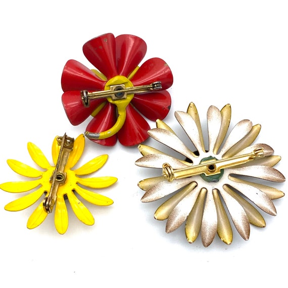 Vintage 1960s Enameled metal Flowers Brooch Lot 3… - image 2