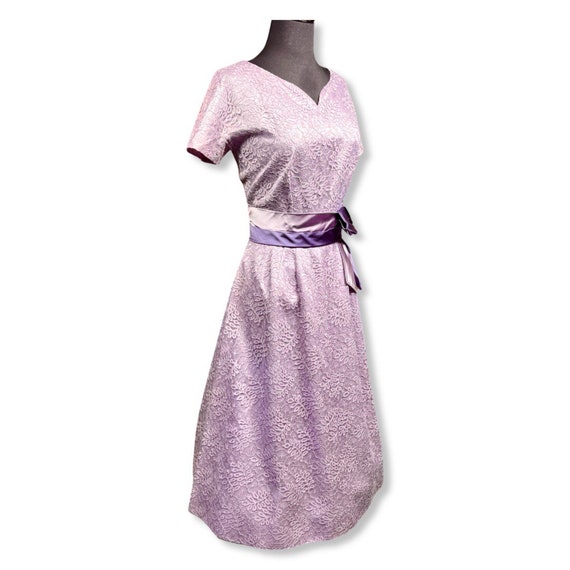 Vintage 1950s swing dress| 1950s purple lace dres… - image 5