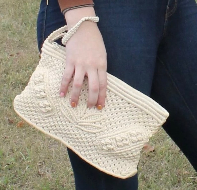 Vintage 1970 boho handbag, 70s hippie macrame clutch bag, cute 70s hipster macrame clutch, 70s macrame purse image 3