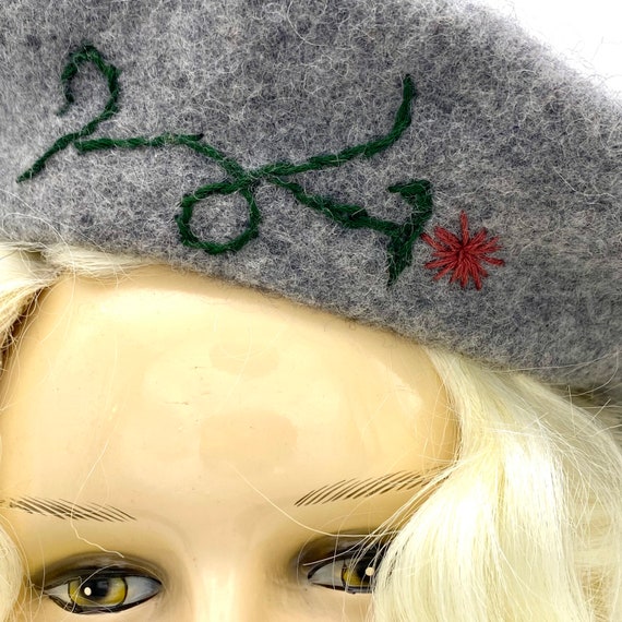 Vintage 1960s Lambs Wool Beret with embroidery ac… - image 3