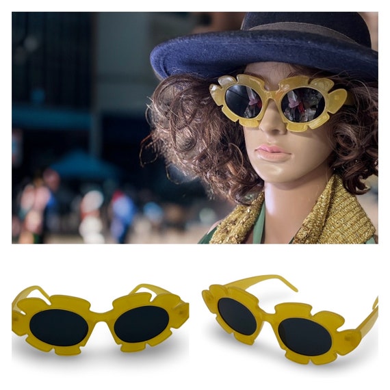 Vintage 1960s Lucite Sunglasses, 60s mod sunglass… - image 1