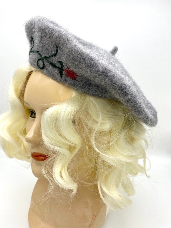 Vintage 1960s Lambs Wool Beret with embroidery ac… - image 9