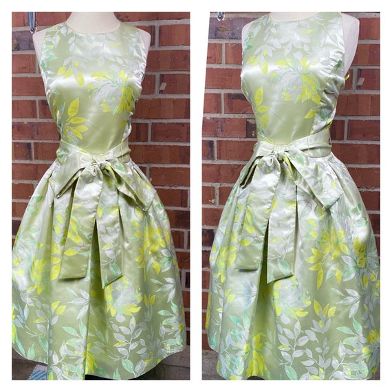 Vintage 1950s size 12 full skirt swing dress| 1950