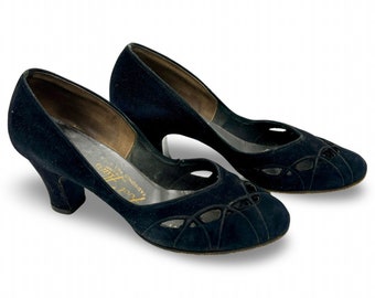 Vintage 1940s pumps, 40s suede heels, 40s chunky heels, 40s black shoes, size 6.5 leather pumps