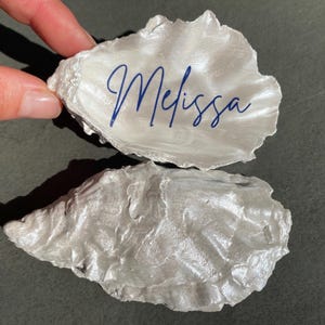 Tarjetas de lugar de concha de ostra blanca perla, recuerdo de boda, tarjetas de nombre de boda, decoración de mesa de boda, tarjetas de lugar, decoraciones de boda, boda blanca perla