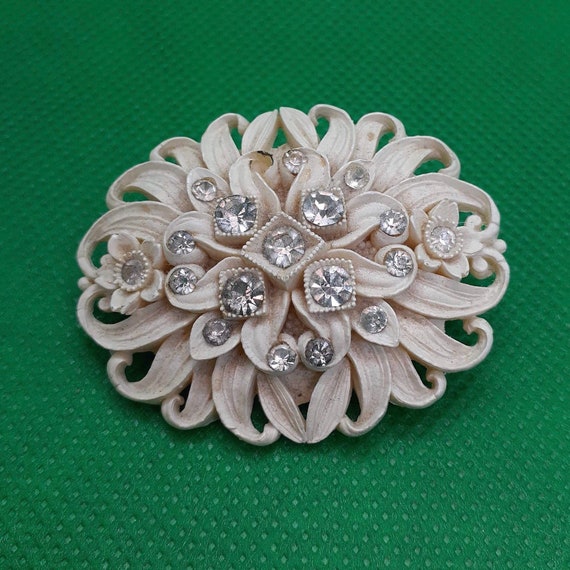 Vintage 1930’s Celluloid Brooch