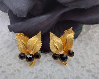 Vintage Gold Tone Grape Clip On Earrings