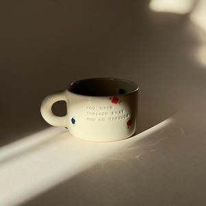 Taza de porcelana hecha a mano con flores pintadas a mano, regalo personalizado imagen 9