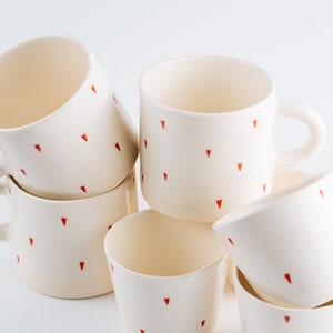 Taza de café con corazones, lindas tazas de cerámica blanca con corazones, taza de café con amor, regalo para novia, taza romántica con corazón