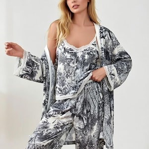 Toile de Jouy Tank Top, Morgenmantel und 3-teiliges Pyjama Set für lange Hosen