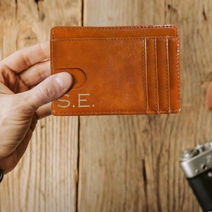 Cartera de cuero delgada personalizada para hombres, billetera de tarjeta minimalista de aniversario, tarjetero marrón, regalo del día del padre, regalo para él Best Seller