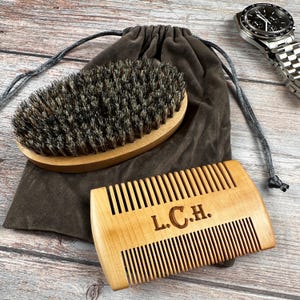 Personalized wooden beard comb and brush set – custom gift for men, ideal for Father’s Day, Valentine’s Day, boyfriend or husband.