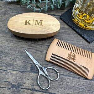 Custom engraved wooden beard comb and brush set for men – ideal Father’s Day, Valentine’s Day, or birthday gift for husband, boyfriend, or dad. Natural wood grooming tools for beard care, perfect for barbershop kits or personal grooming routines.