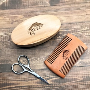 Set de regalo de peine y cepillo de madera para barba, ideal para él. Kit personalizado para el cuidado de la barba. Regalo perfecto para el Día del Padre. Set de cuidado personal para el cabello. Regalo ideal para novio o para el Día de San Valentín. imagen 11