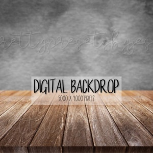 Op de afbeelding: Digitale achtergrondafbeelding met een houten oppervlak op de voorgrond en een grijze, getextureerde achtergrond. De tekst "DIGITAL BACKDROP" wordt weergegeven, samen met de afmetingen 5000 x 4000 pixels. Ideaal voor fotografie en digitale kunst.