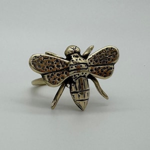 "Biene Serviettenhalter - handgefertigt aus Bronze gegossen."