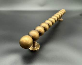 Puxador de porta de latão com doze esferas (36 cm)
