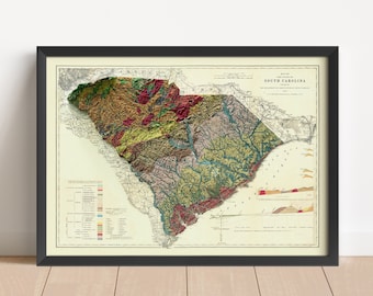 Pode incluir: Um mapa vintage da Carolina do Sul, mostrando as formações geológicas do estado em várias cores. O mapa é emoldurado em preto e tem um fundo branco.