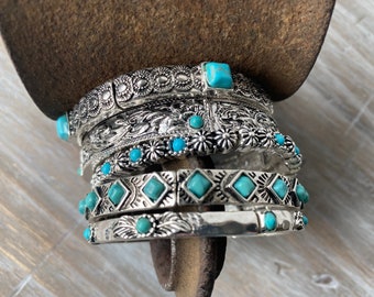 Antiqued Turquoise Silvertone Stackable Stretch Bracelet