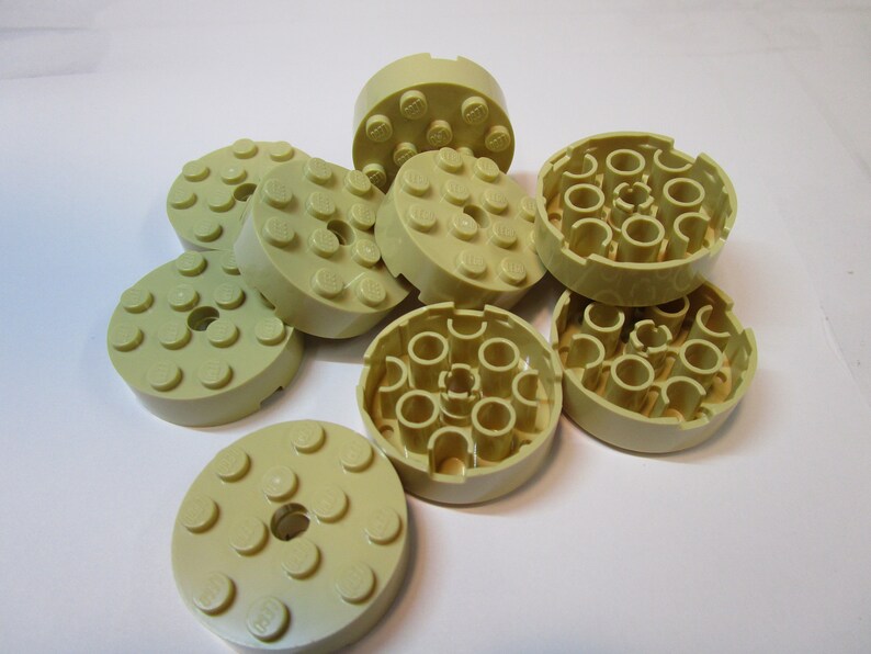 10 Lego Tan Round Bricks 4 x 4 with Hole