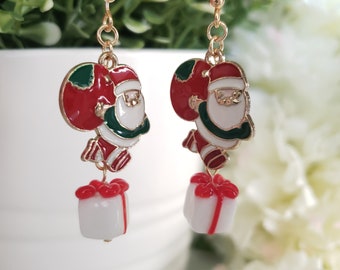 Père Noël et boucles d’oreilles cadeaux, boucles d’oreilles pendantes mignonnes