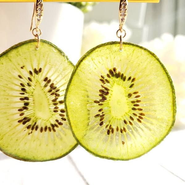 Boucles d'oreilles kiwi, tranche intérieure de kiwi, boucles d'oreilles en résine de vrais fruits, kiwi séché