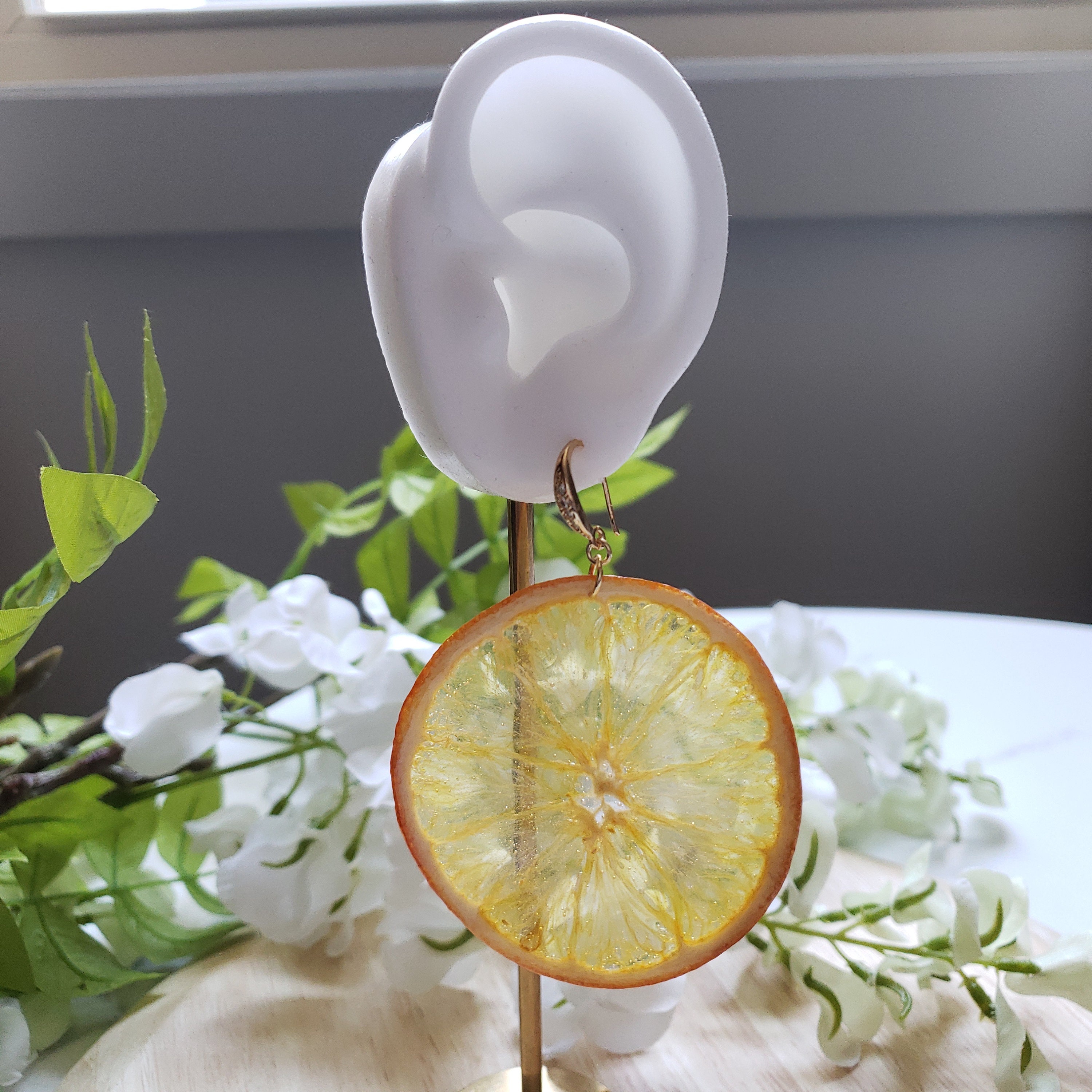 Sinaasappel Vrucht Met Oranje Schijfjes En Bladeren Geïsoleerd Op Witte Achtergrond Gm1173582970 326029244 Sinaasappel Vrucht Met Oranje Schijfjes En Bladeren Geïsoleerd Op Witte Achtergrond Gm1173582970 326029244