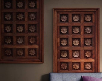 Die Chandoli rustikale Wandtafel, geschnitzte hölzerne Wandbehang, indische Vintage inspirierte Wanddekoration, Mughal marokkanische Blumenwandkunst