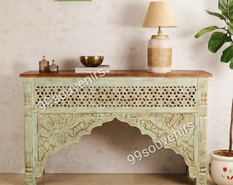 Console in vintage bohostijl, Indiaas gesneden houten console, rustiek groen ontwerp met ingewikkeld bloemdessin