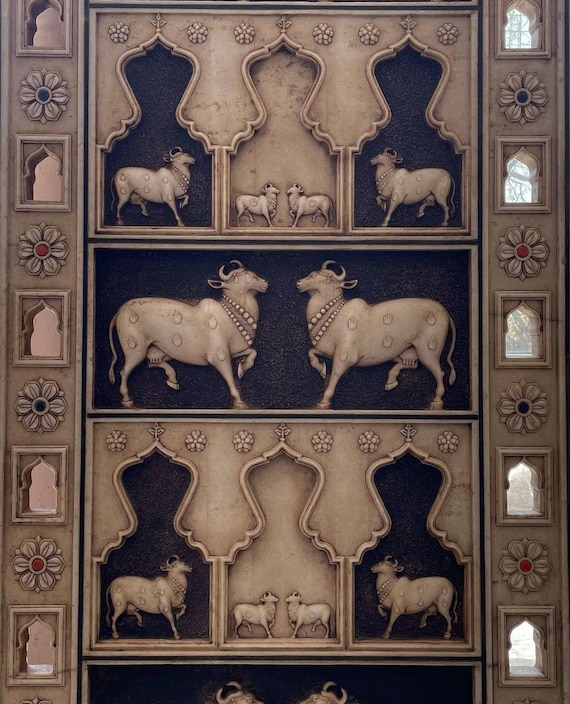 Hand Carved Mughal Style Marble Horse Wall Panel Hand Carved Mughal Style Marble Horse Wall Panel