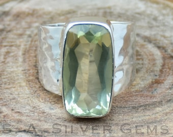 Anillo de cuarzo limón: banda martillada de plata de ley 925, talla baguette facetada