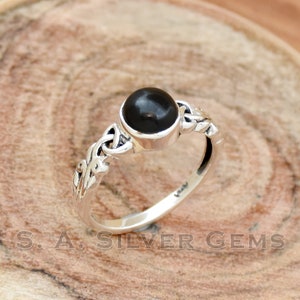 Anello in onice nero, anello minimalista in argento fatto a mano, anello minimalista in argento, anello con pietra preziosa, anello minuscolo, anello per ragazze, anello in filigrana d&#39;argento