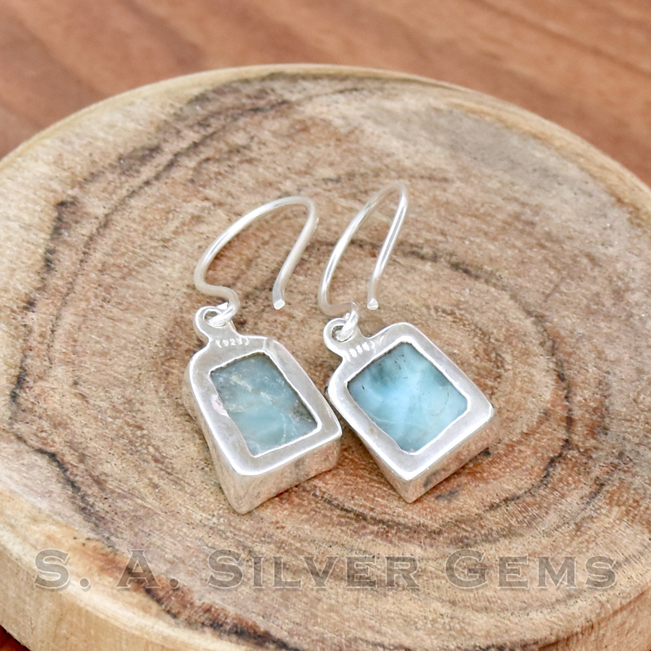 原石　　イヤリング価格となっております 原石 イヤリング価格となっております 4つのリアルな鉱石 シリコン