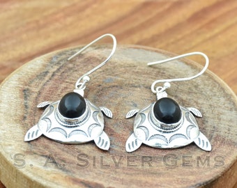 Pendientes Tortuga Plata Ley 925 Con Piedra Lunar - Diseño Oceánico, Regalo Mujer, Aprox 1.5 Cm