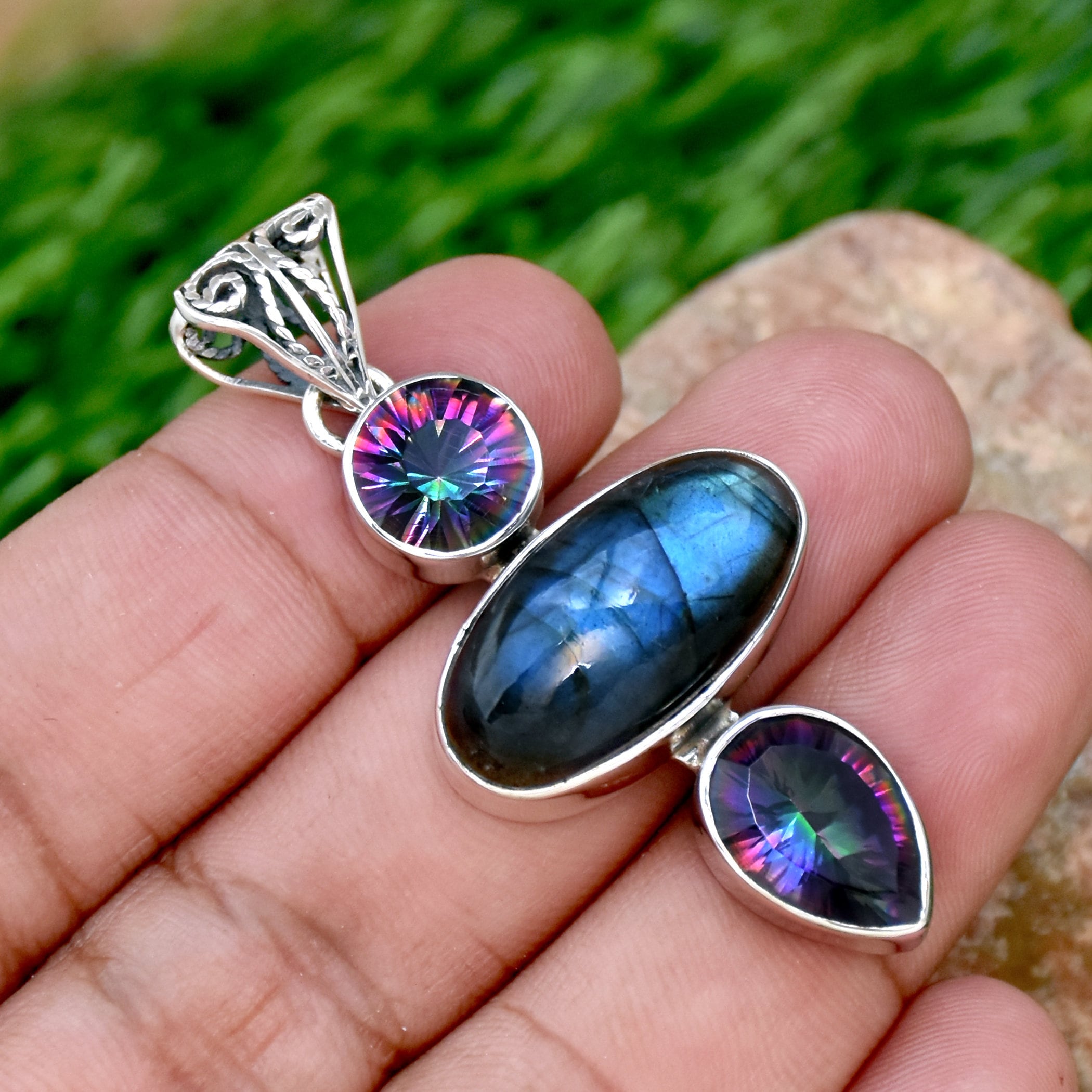 Gemstone pendant best sale designs